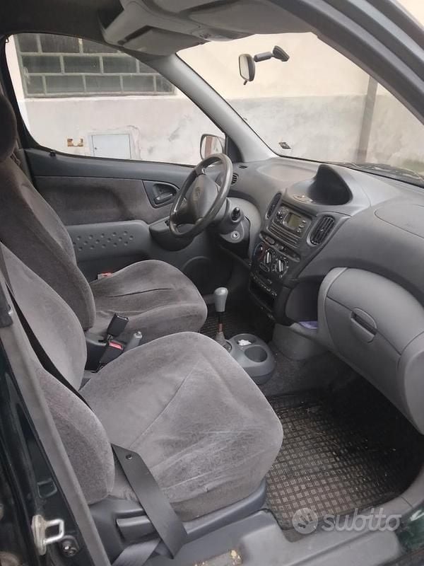 Usata Toyota Yaris Verso 2000 Verde Monovolume