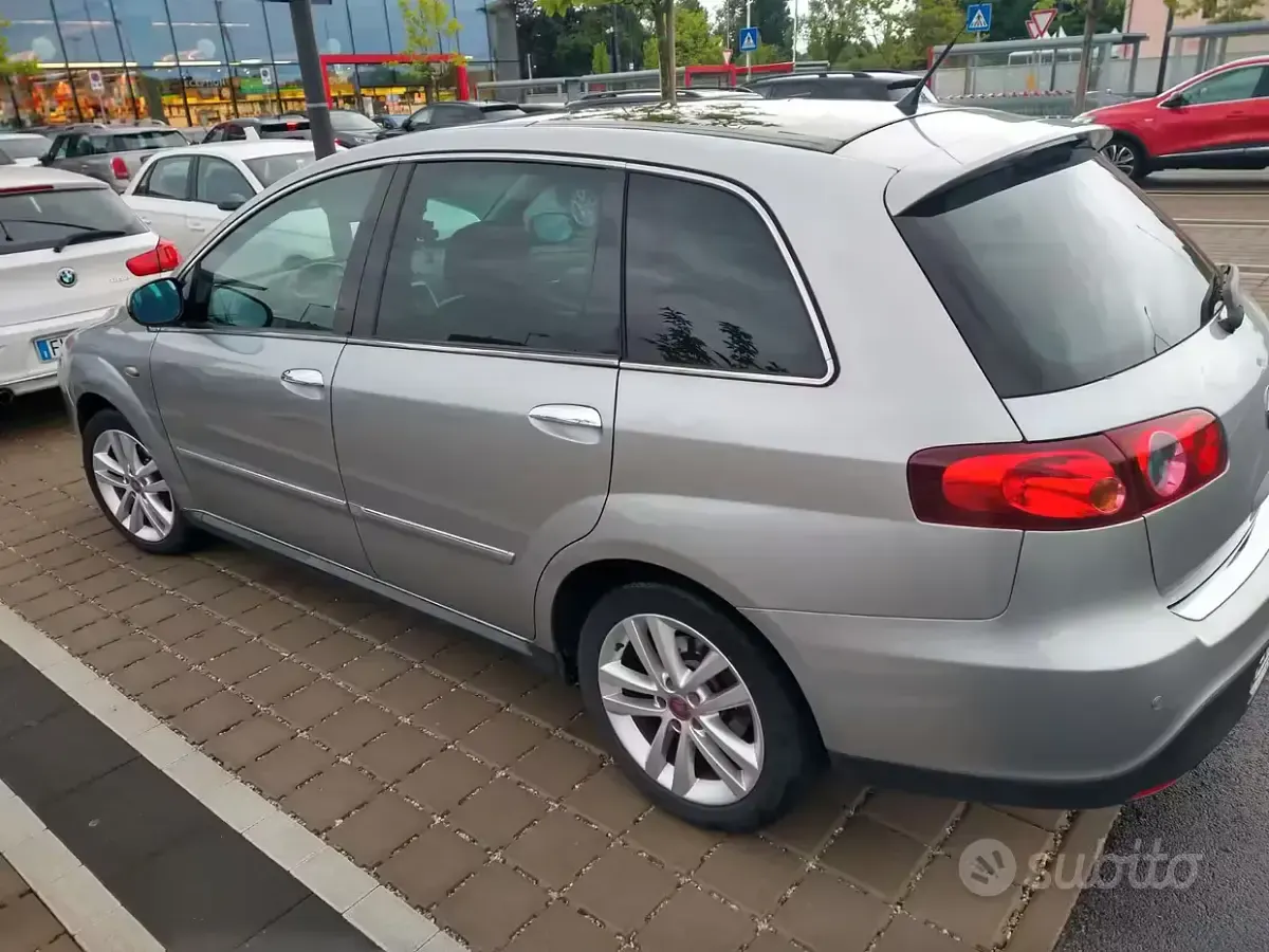 Begagnad Fiat Croma Dynamic 150 HK (110 kW) 2010 Grå Kombi
