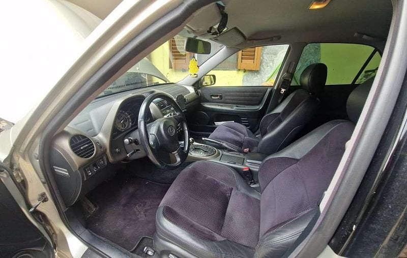 Usata Lexus IS200 155 CV (114 kW) 2001 Argento Berlina