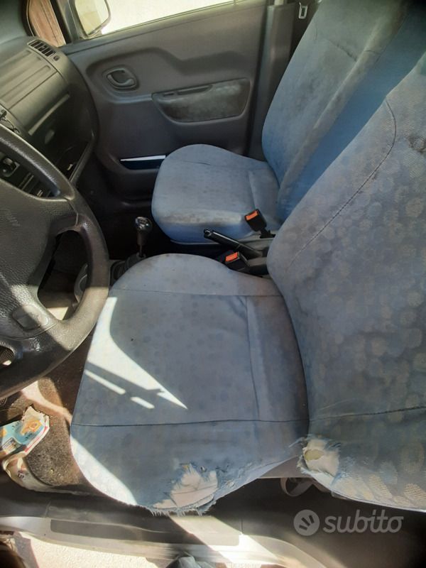 Grigio Usata 2001 Suzuki Wagon R Due volumi | 1000 € - Immagine 1/4