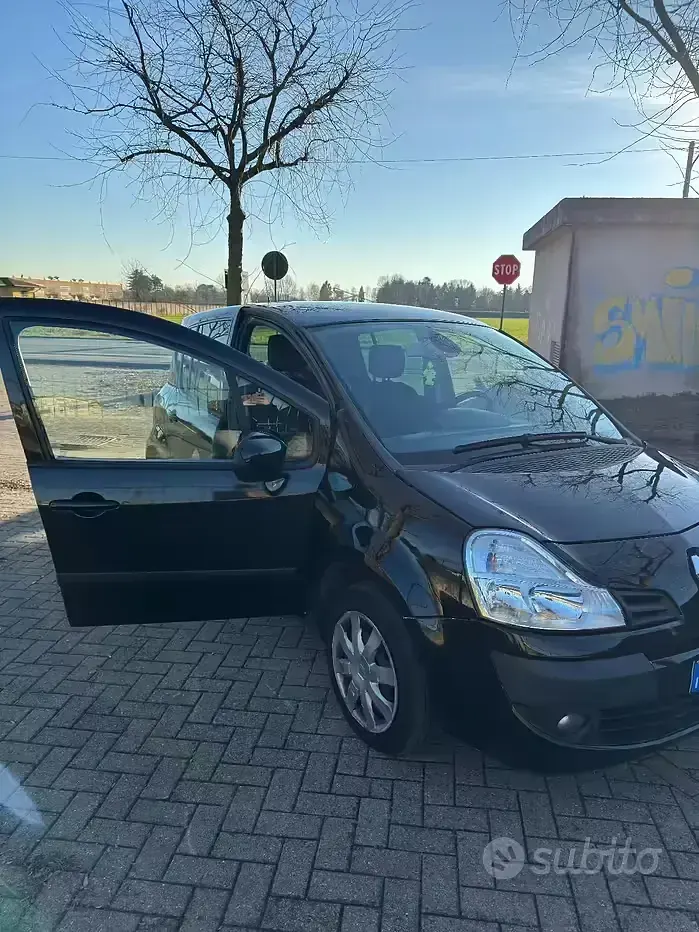 Usata Renault Modus 75 CV (55 kW) 2012 Nero Monovolume