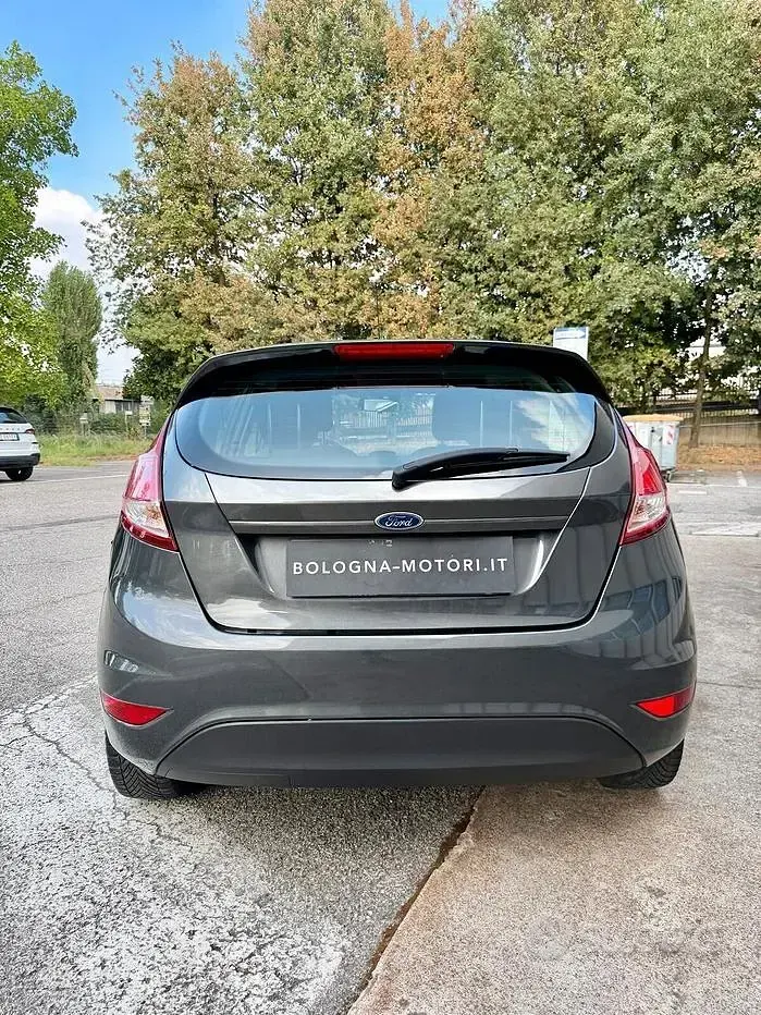 Usata Ford Fiesta Titanium 60 CV (44 kW) 2016 Grigio Utilitaria