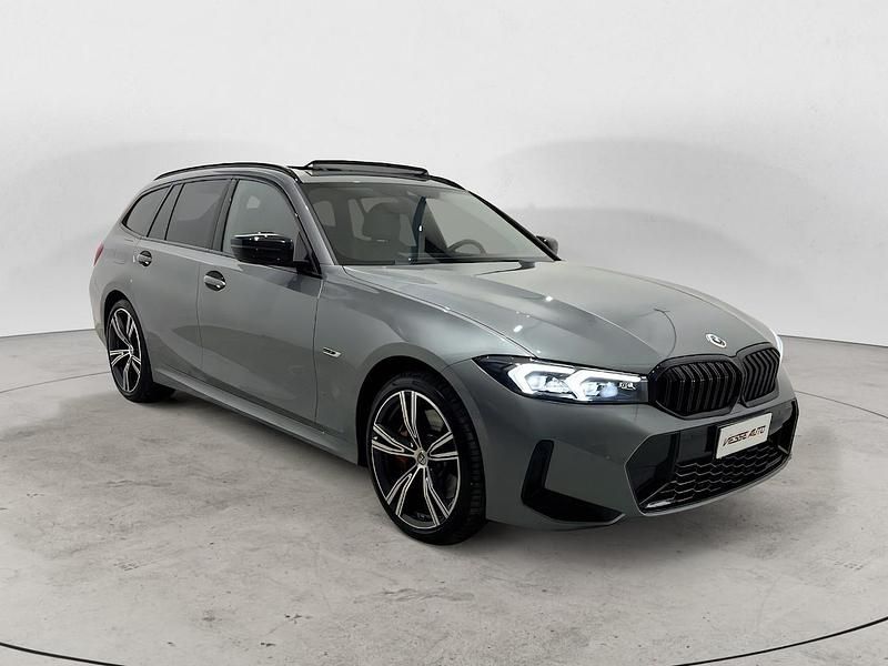 Usata BMW 330e M Sport 292 CV (214 kW) 2023 Grigio Station wagon