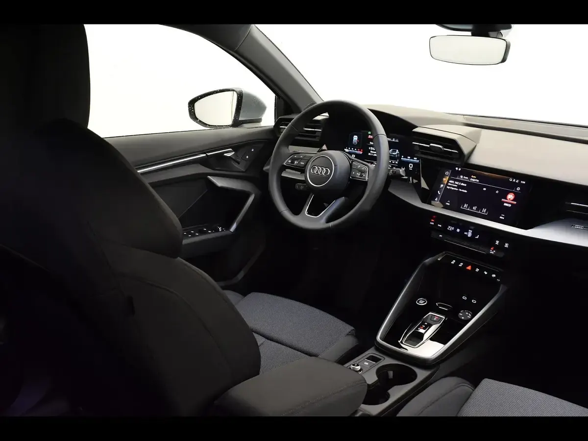 Nuova Audi A3 Advanced 150 CV (110 kW) 2025 Grigio freccia perla Berlina