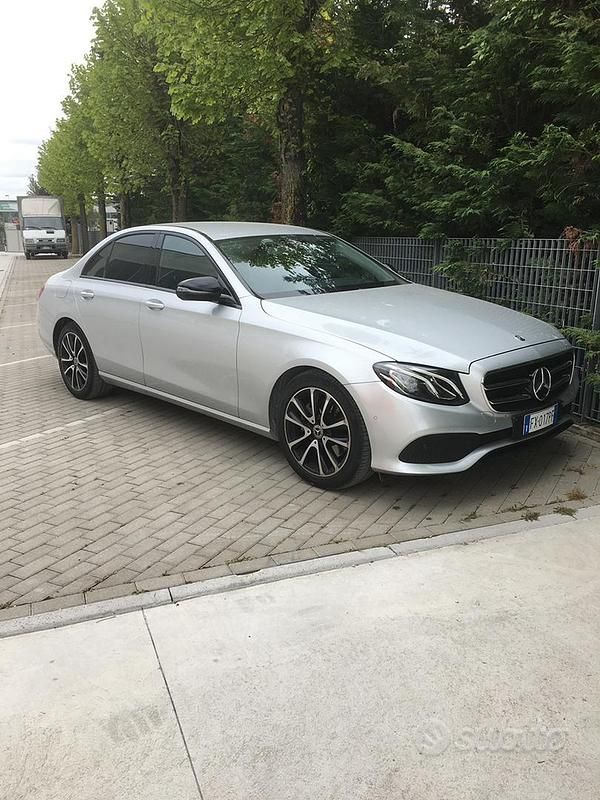 Usata Mercedes E220 194 CV (142 kW) 2019 Grigio Berlina