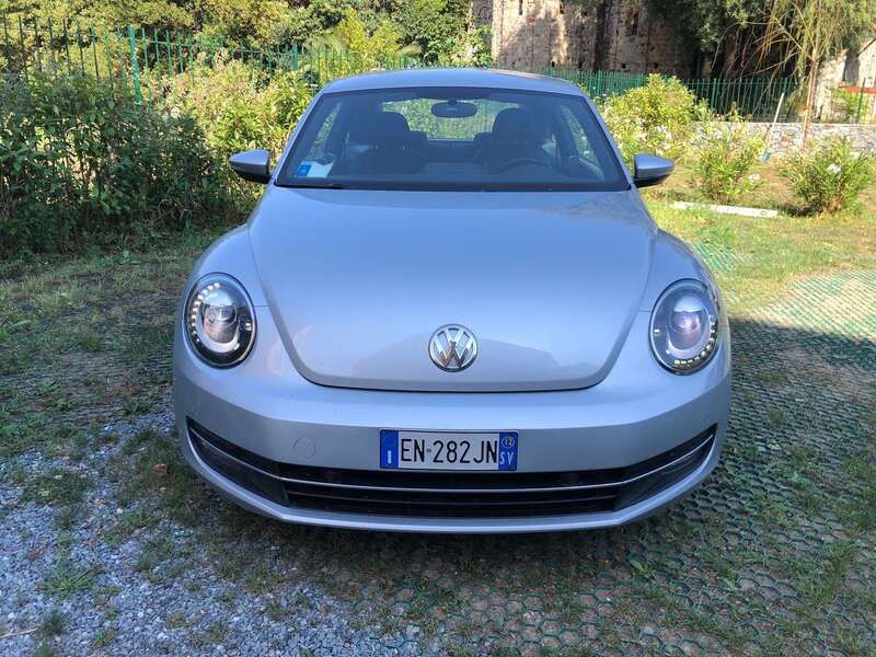 Argento Usata 2012 VW Maggiolino Design Tre volumi | 9500 € (Buon prezzo) - Immagine 1/4