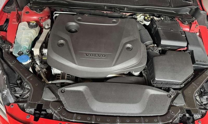 Usata Volvo V40 R-Design 120 CV (88 kW) 2017 Rosso Berlina