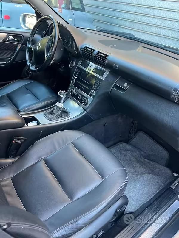 Usata Mercedes C220 150 CV (110 kW) 2005 Grigio Berlina