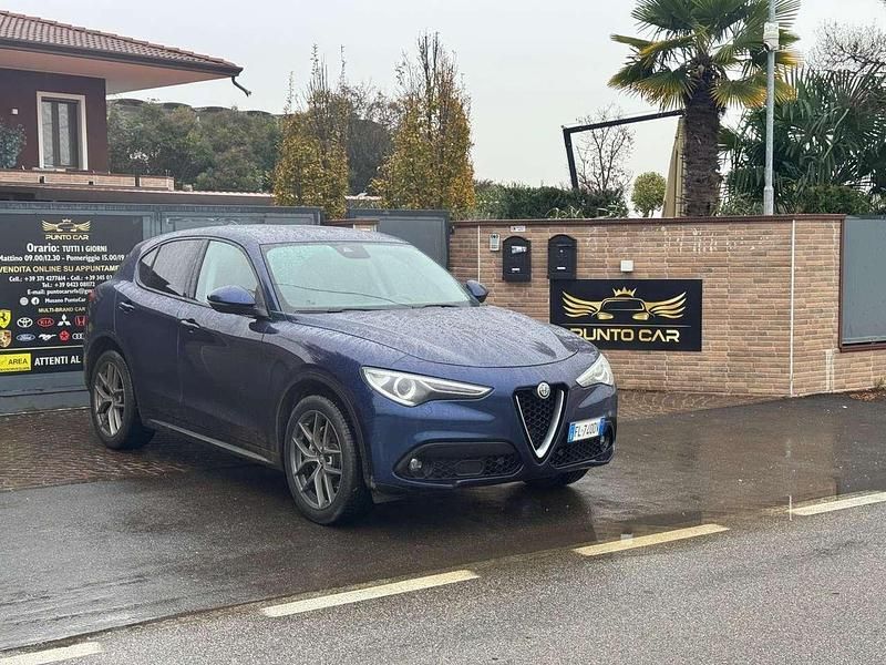 Usata Alfa Romeo Stelvio Super 209 CV (153 kW) 2017 Blu/azzurro SUV
