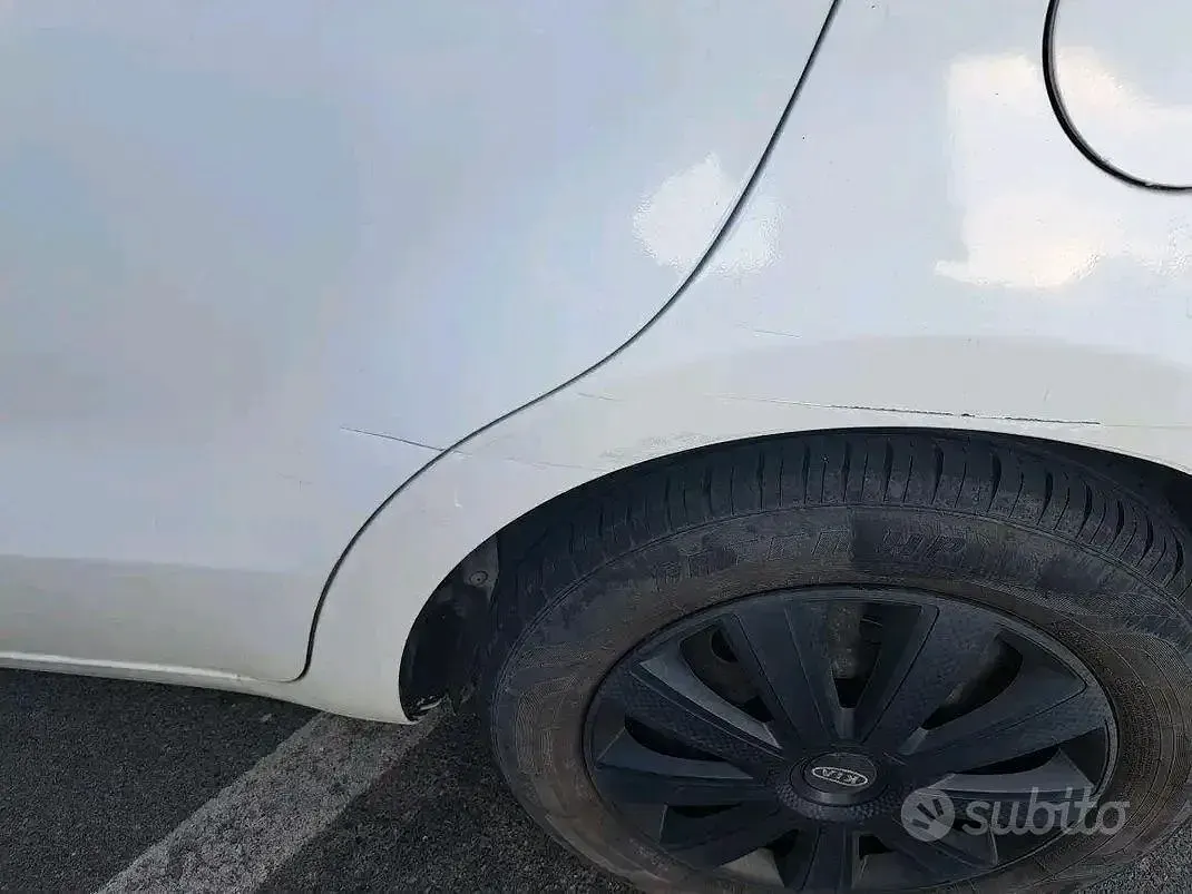 Usata Kia Rio 85 CV (62 kW) 2012 Berlina