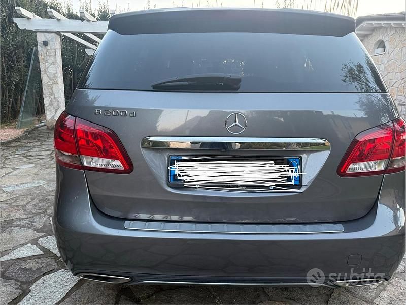 Usata Mercedes B200 2018 Grigio Monovolume