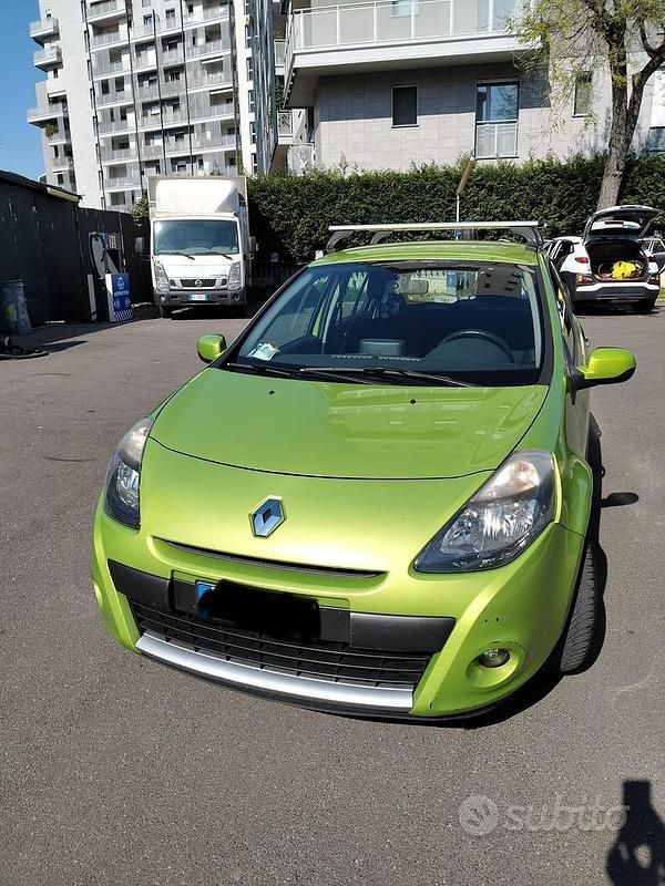 Usata Renault Clio II 75 CV (55 kW) 2010 Verde Berlina
