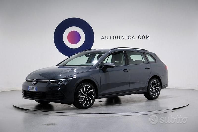 Usata VW Golf VIII Life 110 CV (80 kW) 2023 Grigio Station wagon