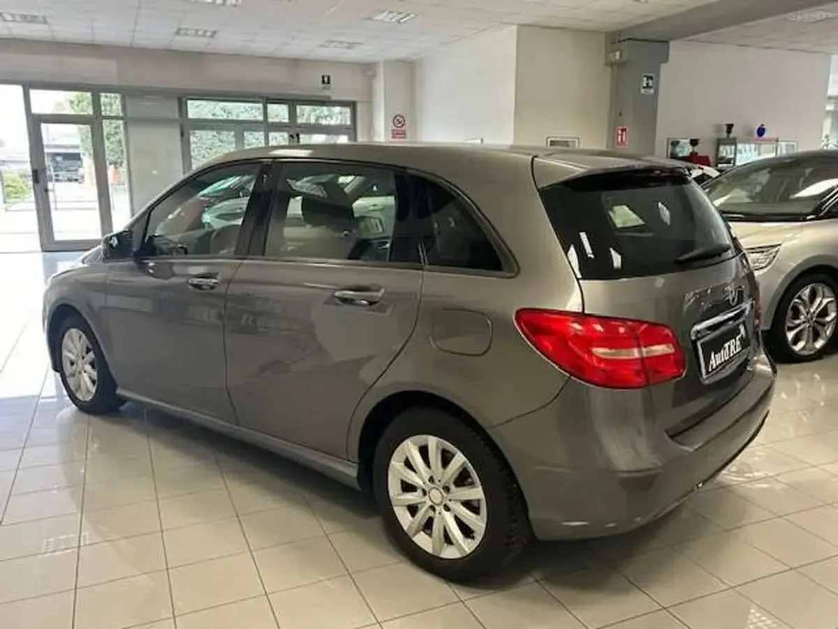 Usata Mercedes B160 Premium 90 CV (66 kW) 2014 Grigio Utilitaria