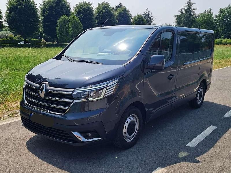 Grigio Usata 2023 Renault Trafic Monovolume | 24.500 € (Cara) - Immagine 1/4