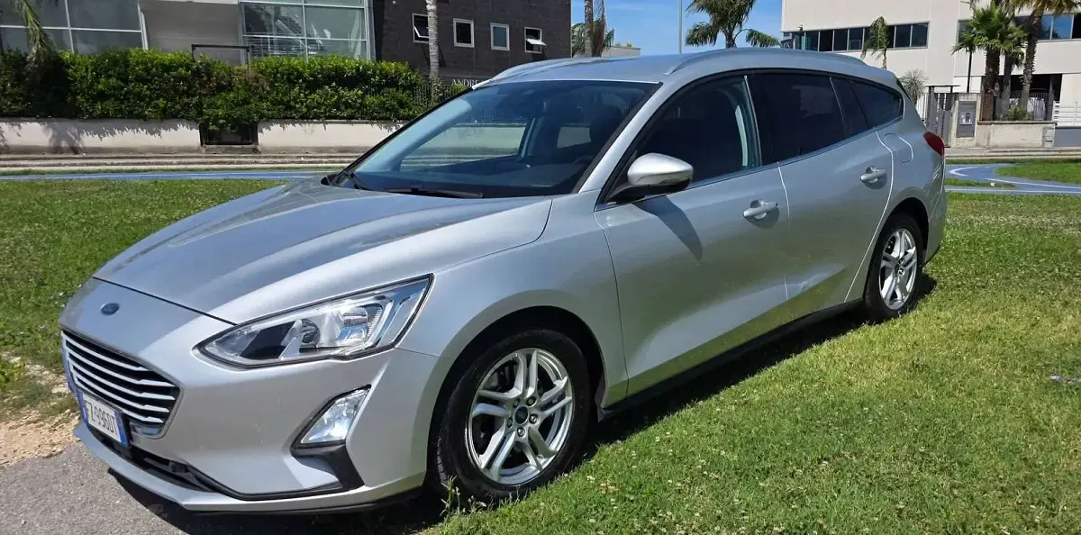 Usata Ford Focus 95 CV (69 kW) 2019 Argento Station wagon