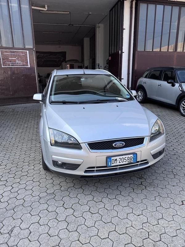 Usata Ford Focus S 90 CV (66 kW) 2007 Grigio Station wagon