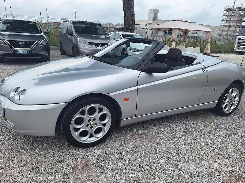 Usata Alfa Romeo Spider 165 CV (121 kW) 2003 Grigio Cabrio