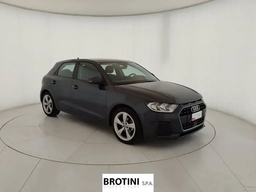 Usata Audi A1 Sportback Admired 95 CV (69 kW) 2020 Grigio metallizzato Utilitaria