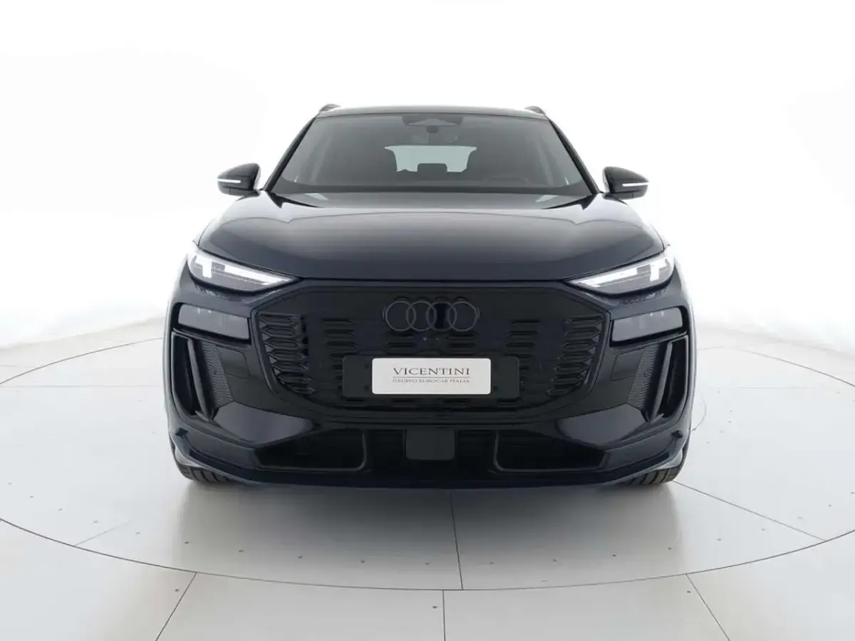 Nuova Audi Q6 e-tron S-Line 239 kW (326 CV) 2026 Blu plasma metallizzato SUV