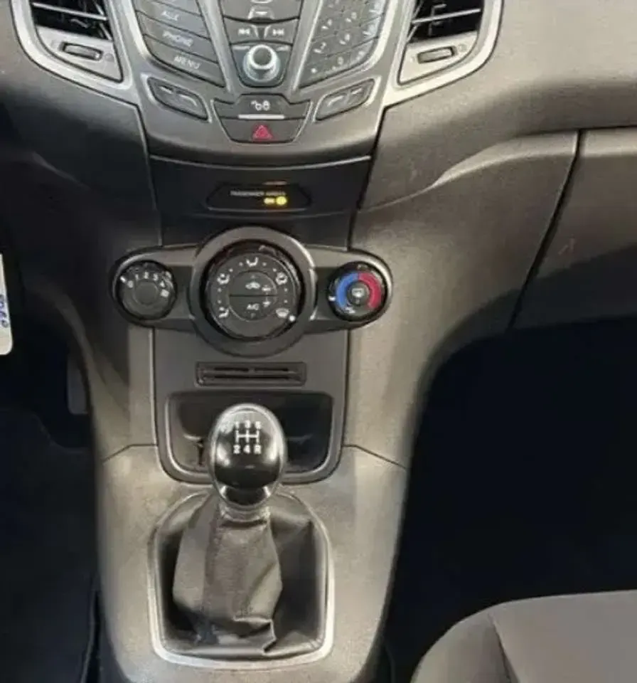 Usata Ford Fiesta 75 CV (55 kW) 2015 Blu/azzurro Utilitaria