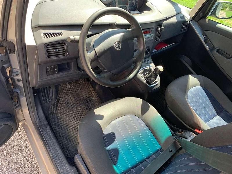 Usata Lancia Musa Gold 92 CV (67 kW) 2011 Monovolume