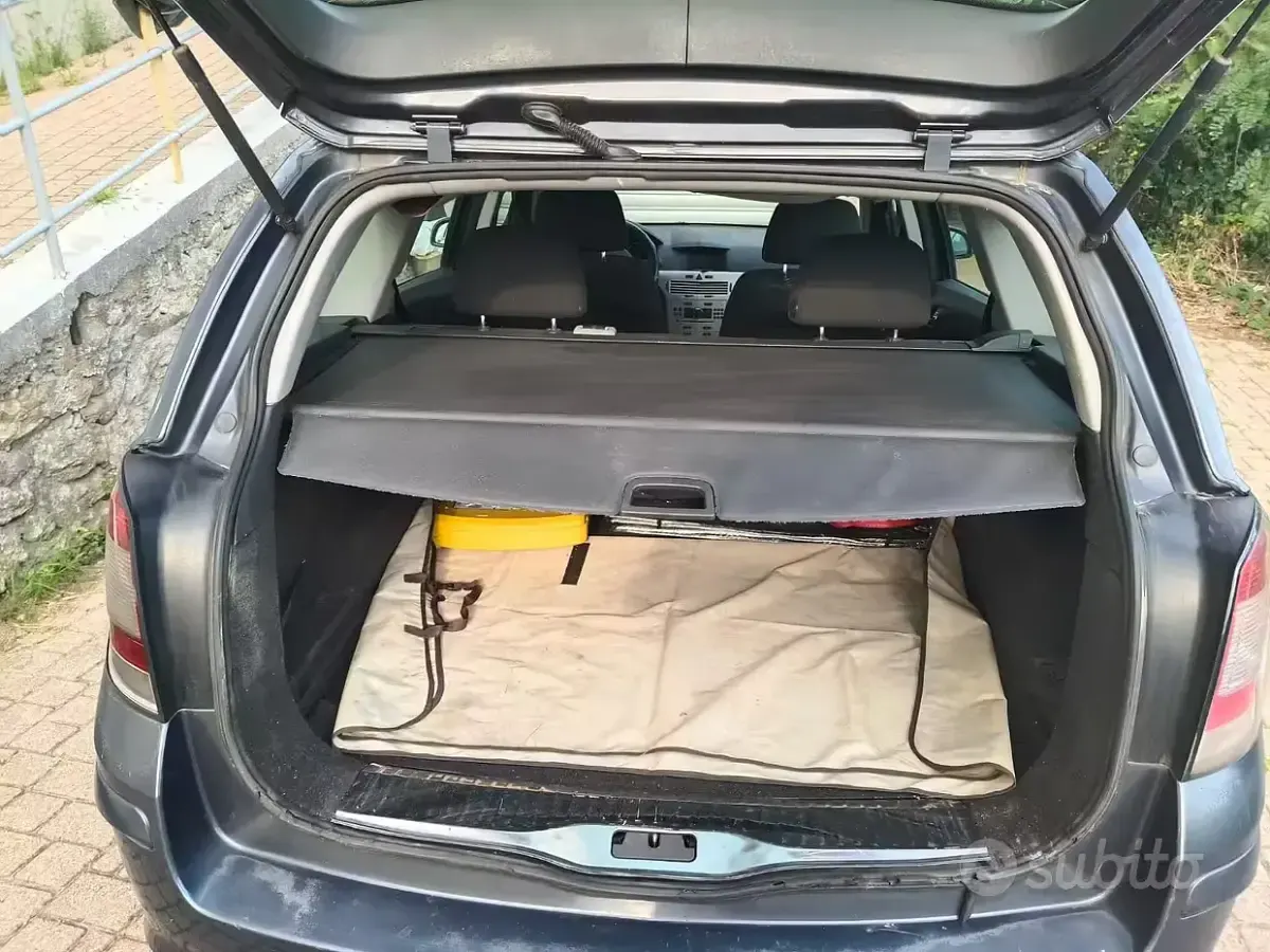 Usata Opel Astra 101 CV (74 kW) 2007 Bluazzurro Station wagon