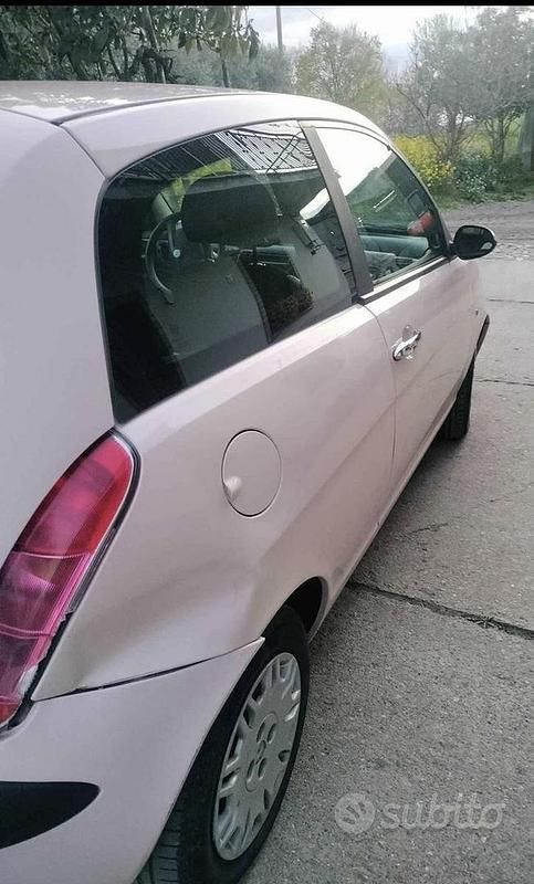 Usata Lancia Ypsilon 70 CV (51 kW) 2005 Grigio Utilitaria