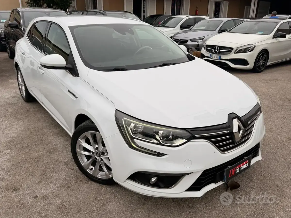 Usata Renault Mégane Bose Edition 110 CV (80 kW) 2016 Bianco Berlina
