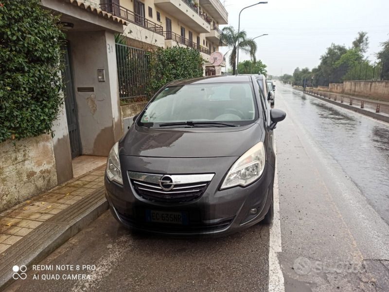 Grigio Usata 2010 Opel Meriva Monovolume | 4000 € (Buon prezzo) - Immagine 1/4