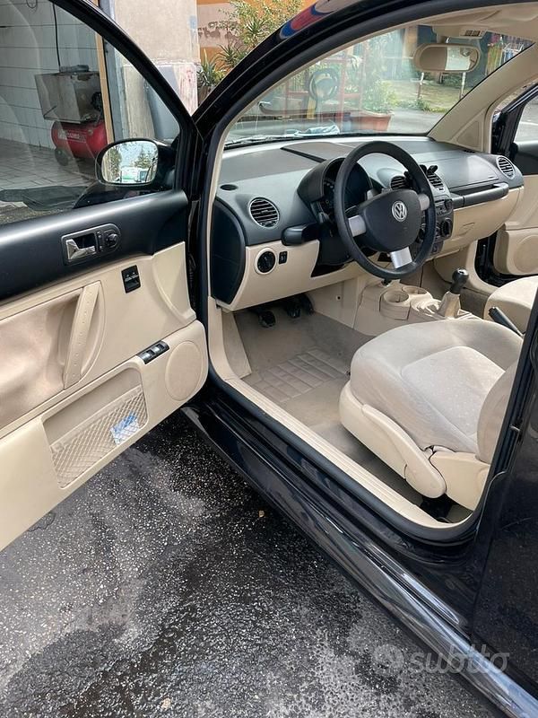 Usata VW New Beetle 102 CV (75 kW) 2008 Nero Utilitaria