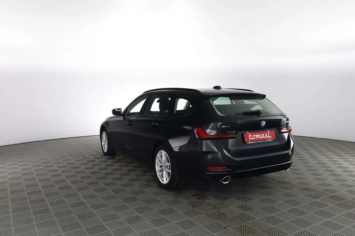 Usata BMW 320 Efficient Dynamics 190 CV (139 kW) 2023 Nero Station wagon