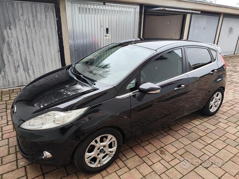 Usata Ford Fiesta Titanium 95 CV (69 kW) 2011 Nero Utilitaria