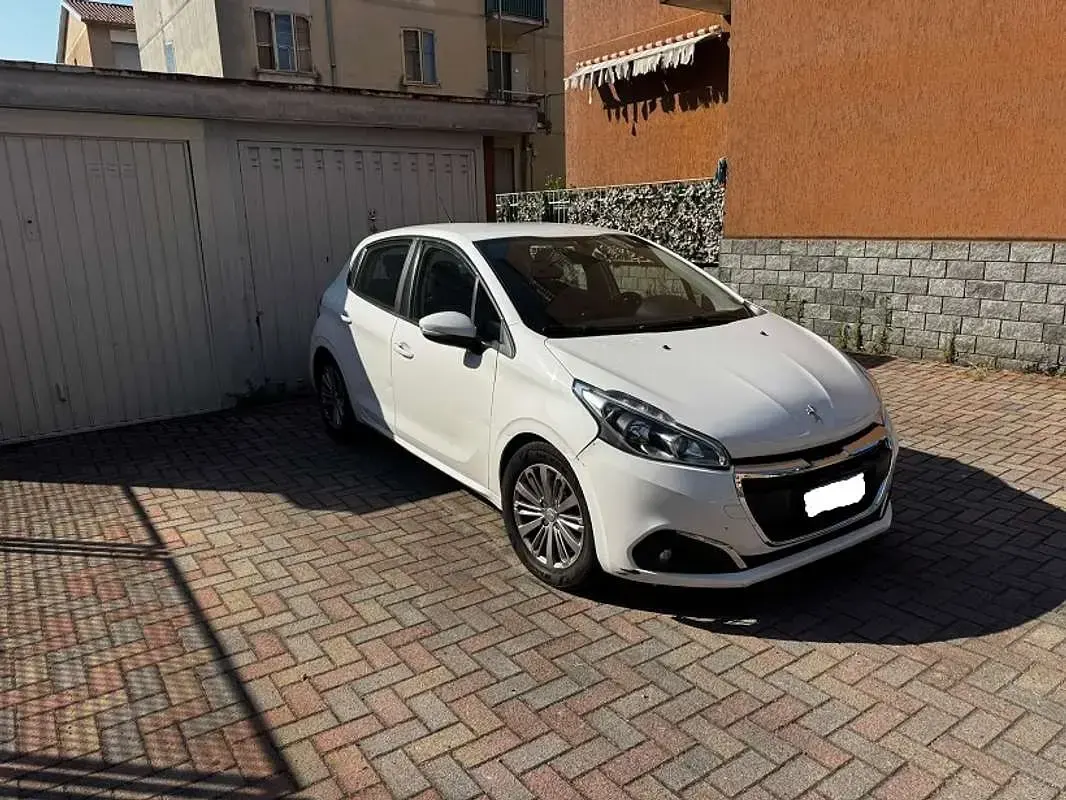 Usata Peugeot 208 Allure 82 CV (60 kW) 2018 Utilitaria