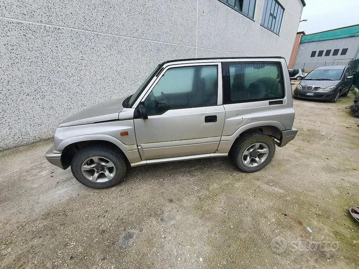 Usata Suzuki Vitara 87 CV (63 kW) 2003 Grigio SUV