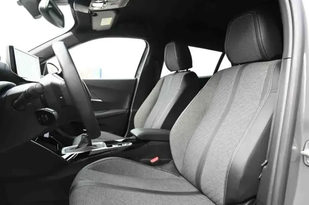 Usata Peugeot 2008 Allure 101 CV (74 kW) 2025 Blu SUV