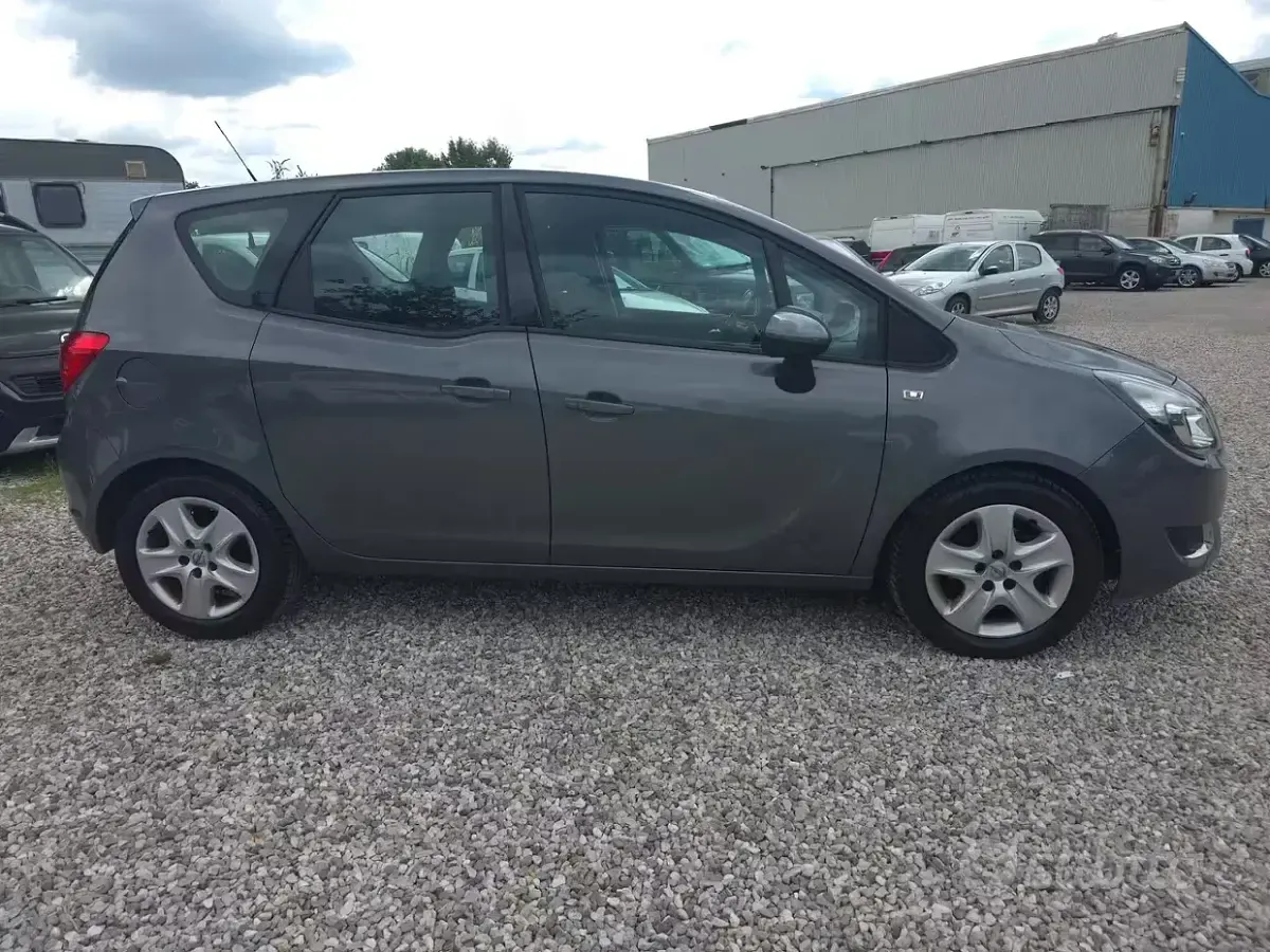 Usata Opel Meriva Cosmo 120 CV (88 kW) 2015 Grigio Monovolume