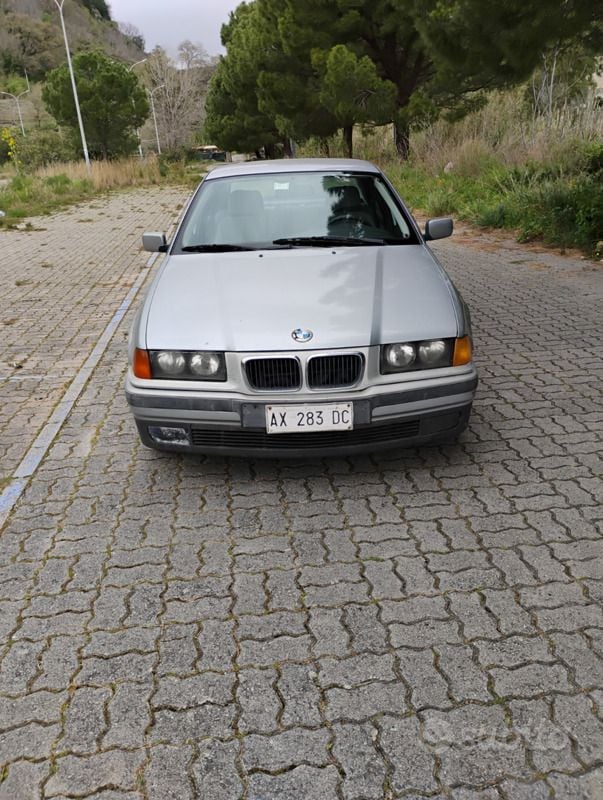 Usata BMW 318 90 CV (66 kW) 1998 Grigio Berlina