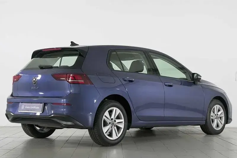 Usata VW Golf VIII Life 116 CV (85 kW) 2025 Blu Berlina