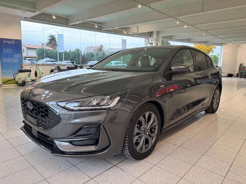 Grigio Usata 2024 Ford Focus ST-Line Tre volumi | 18.800 € (Super prezzo) - Immagine 1/4