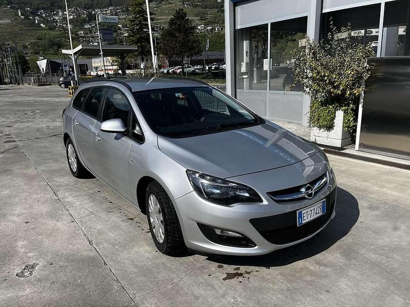 Usata Opel Astra 110 CV (80 kW) 2014 Argento Station wagon