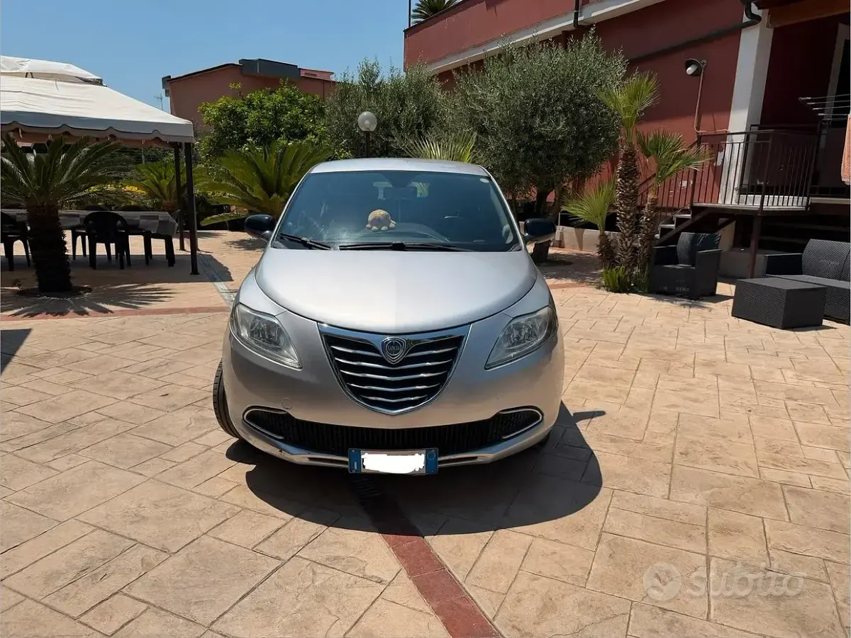 Usata Lancia Ypsilon S 69 CV (50 kW) 2015 Grigio Utilitaria