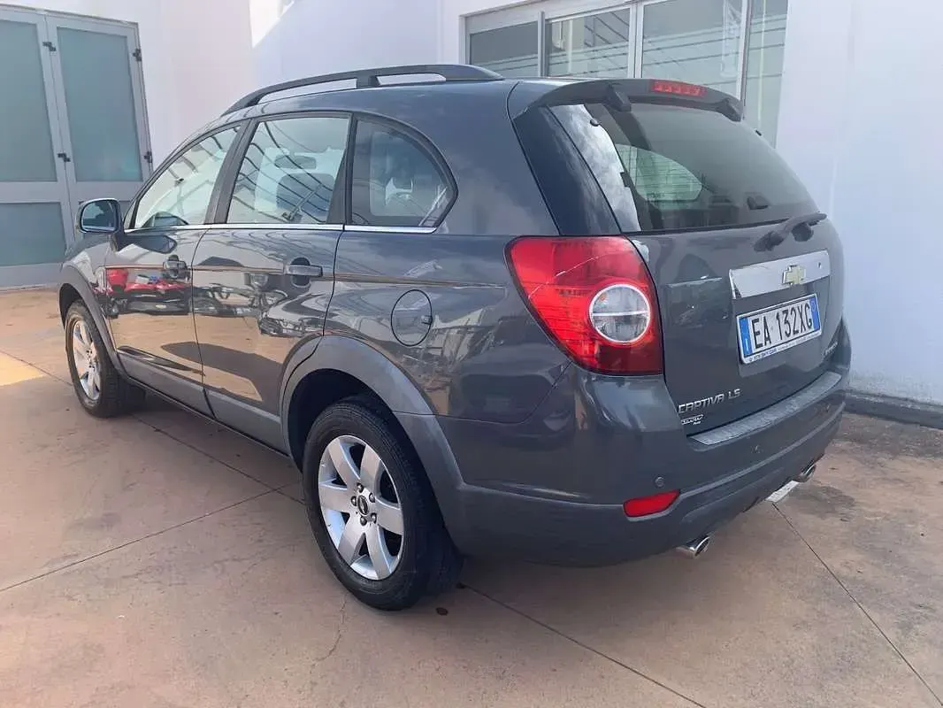 Usata Chevrolet Captiva LS 150 CV (110 kW) 2010 Grigio SUV