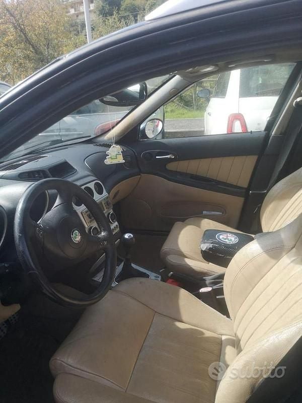 Usata Alfa Romeo 156 150 CV (110 kW) 2005 Nero Berlina