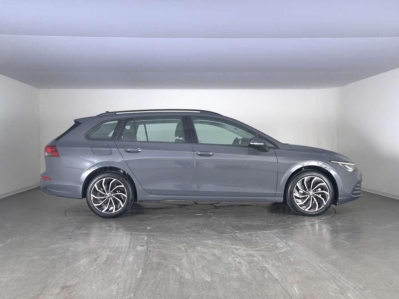 Usata VW Golf VIII Life 110 CV (80 kW) 2023 Dolphin grey metallizzato Station wagon