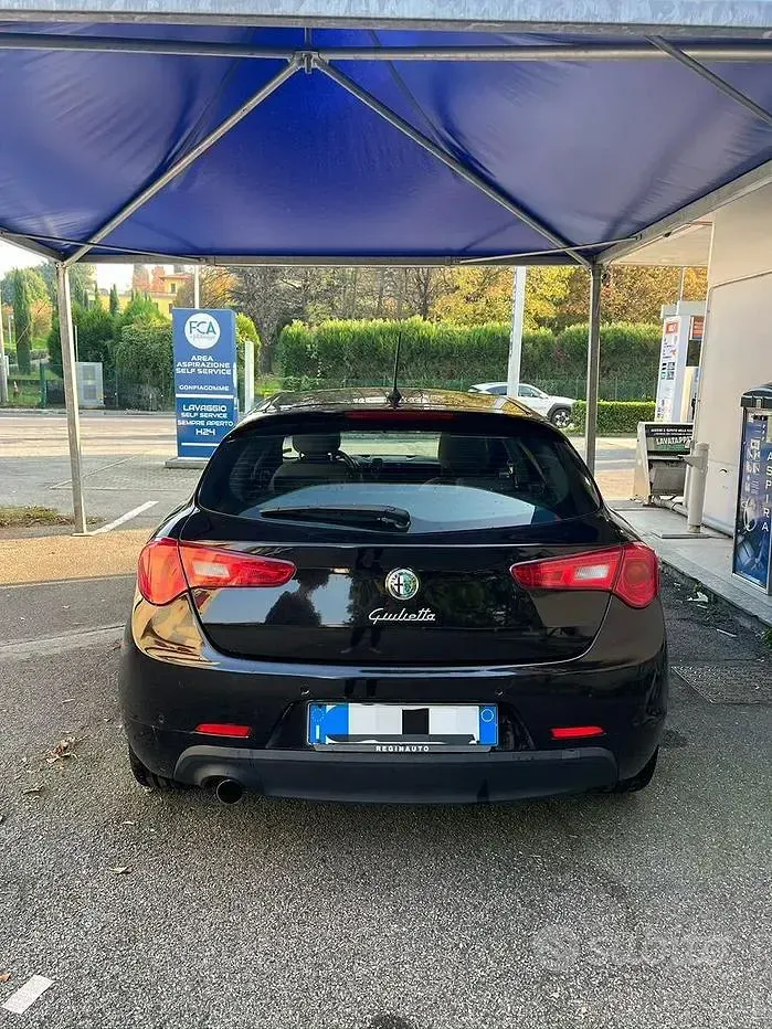 Usata Alfa Romeo Giulietta Exclusive 105 CV (77 kW) 2014 Nero Utilitaria