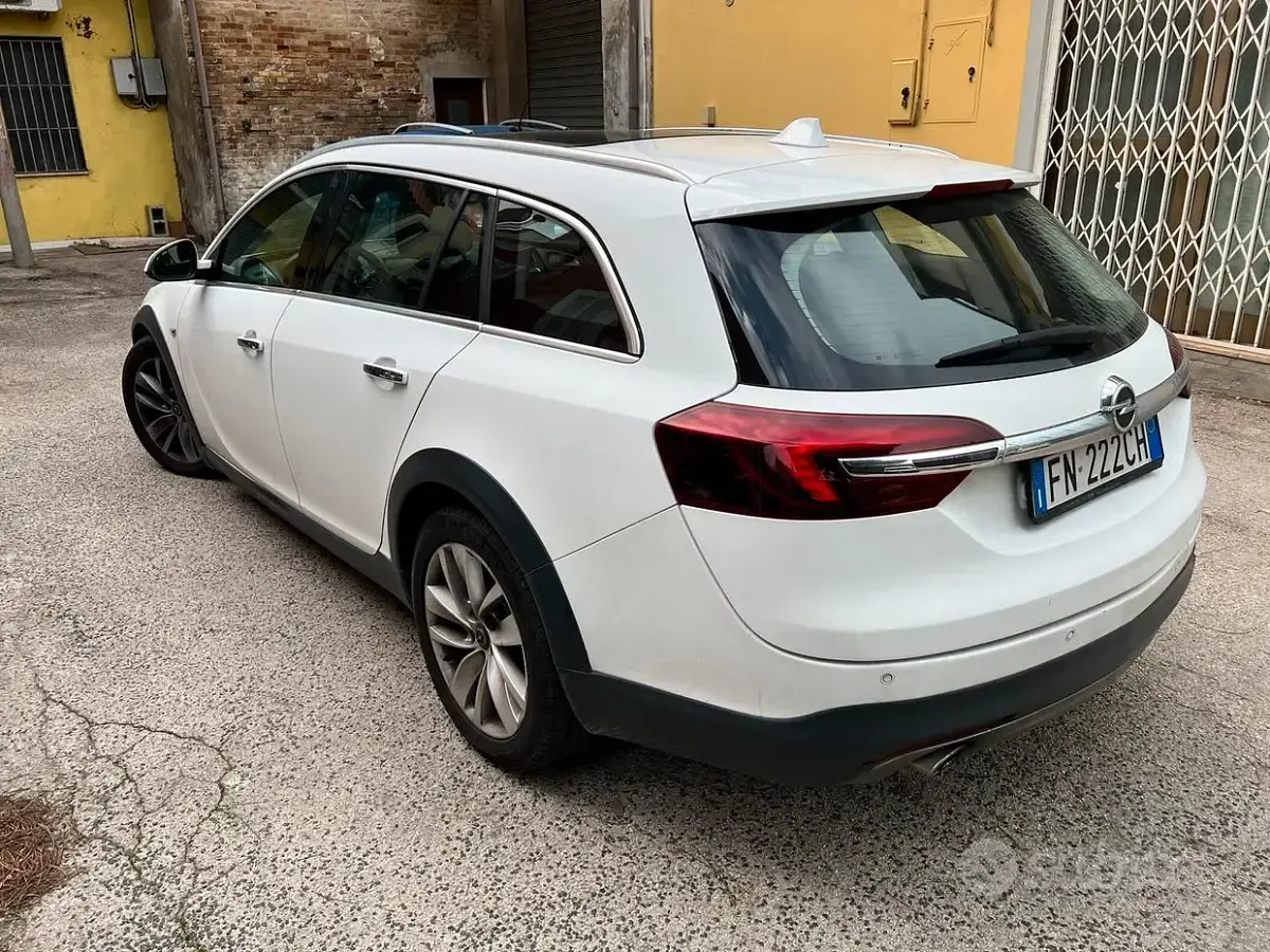 Usata Opel Insignia Country Tourer 163 CV (119 kW) 2014 Bianco Station wagon