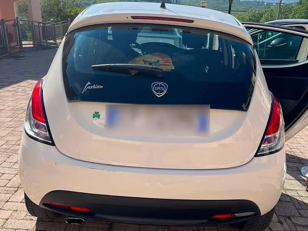 Usata Lancia Ypsilon Silver 69 CV (50 kW) 2013 Bianco Utilitaria