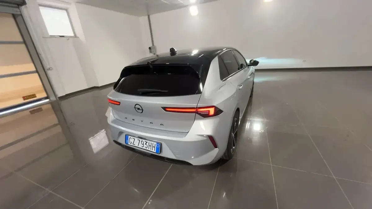 Usata Opel Astra S 130 CV (95 kW) 2025 Kristall silver Utilitaria