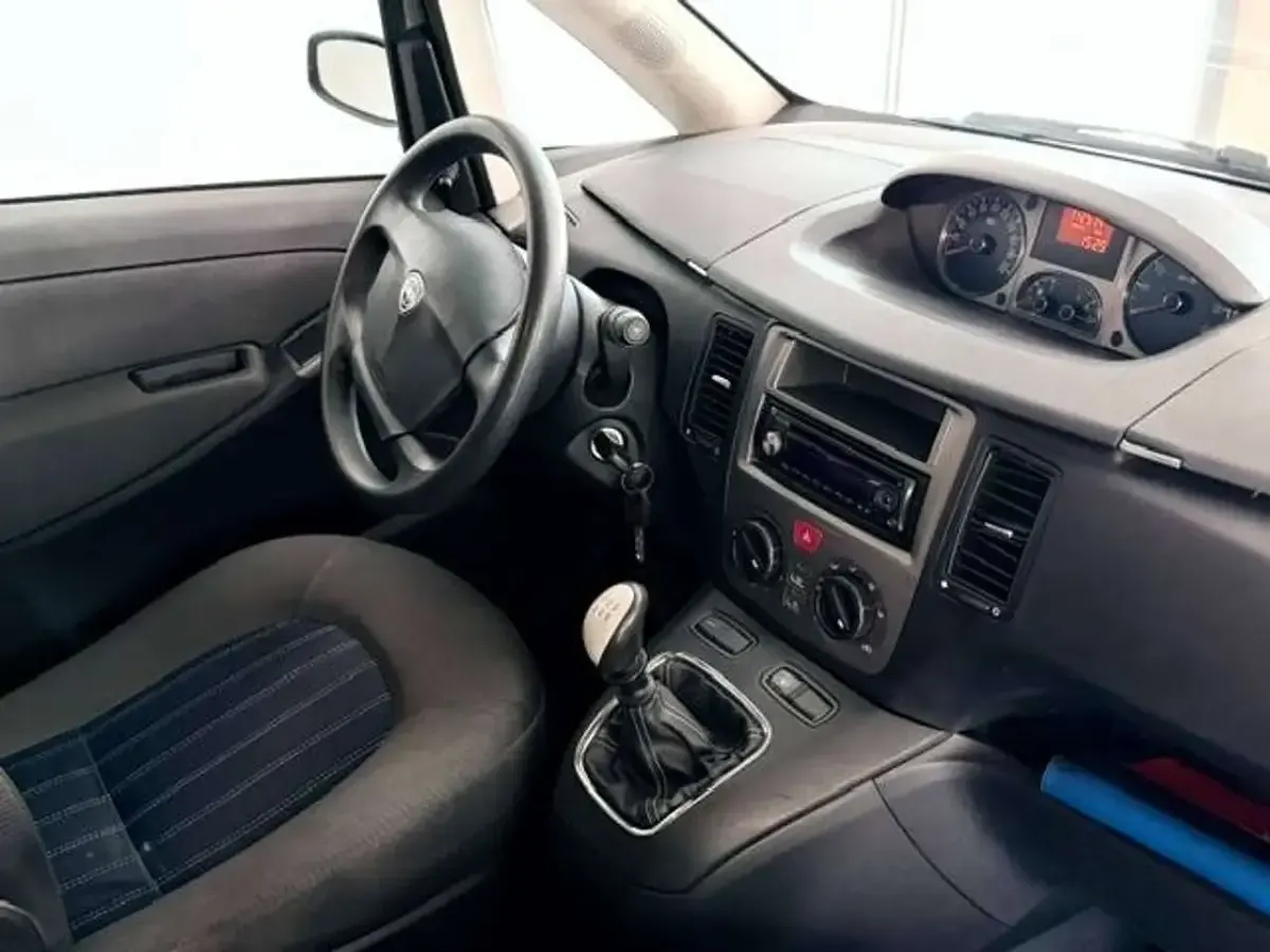 Usata Lancia Musa 77 CV (56 kW) 2008 Bronzo Monovolume